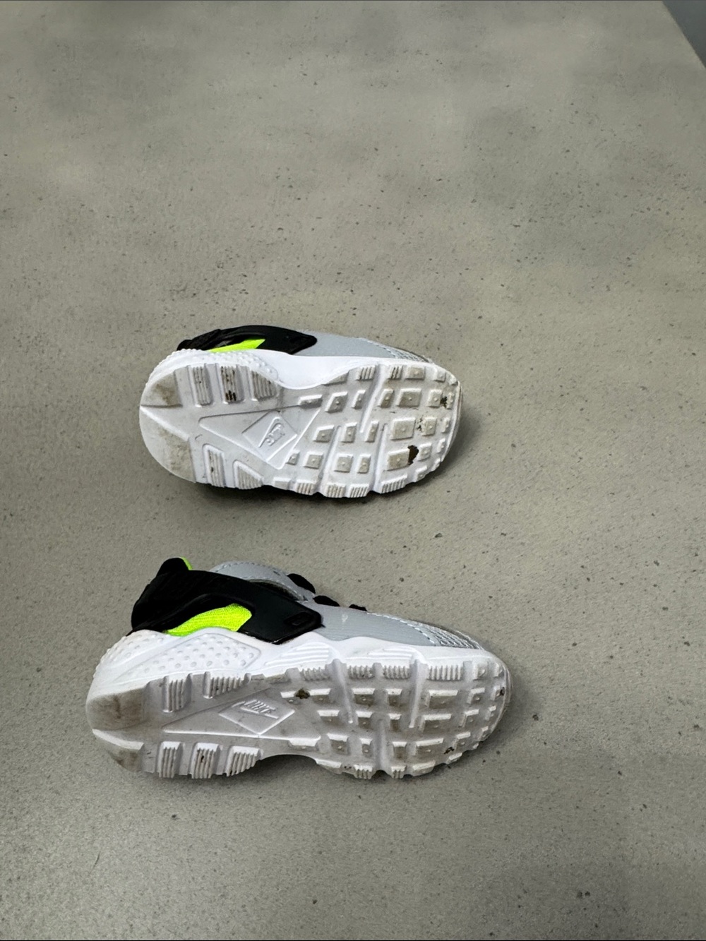 Kids Nike huaraches Athletic Sneakers - Gray and Neon Green - Picture 5 of 5